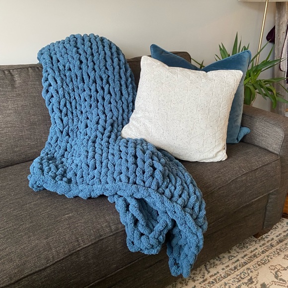 Handmade Knit Blanket 💫 Medium Size - Picture 3 of 7